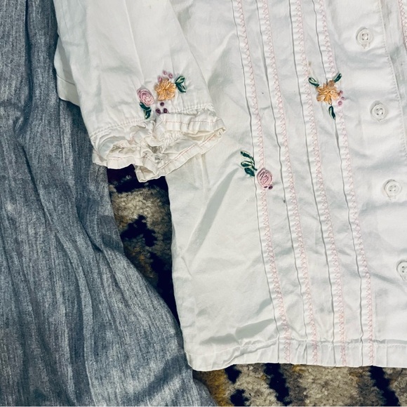 Gap Little Girl Bundle 4 Tops Size 2/3 Adorable Embroidery - Picture 10 of 10